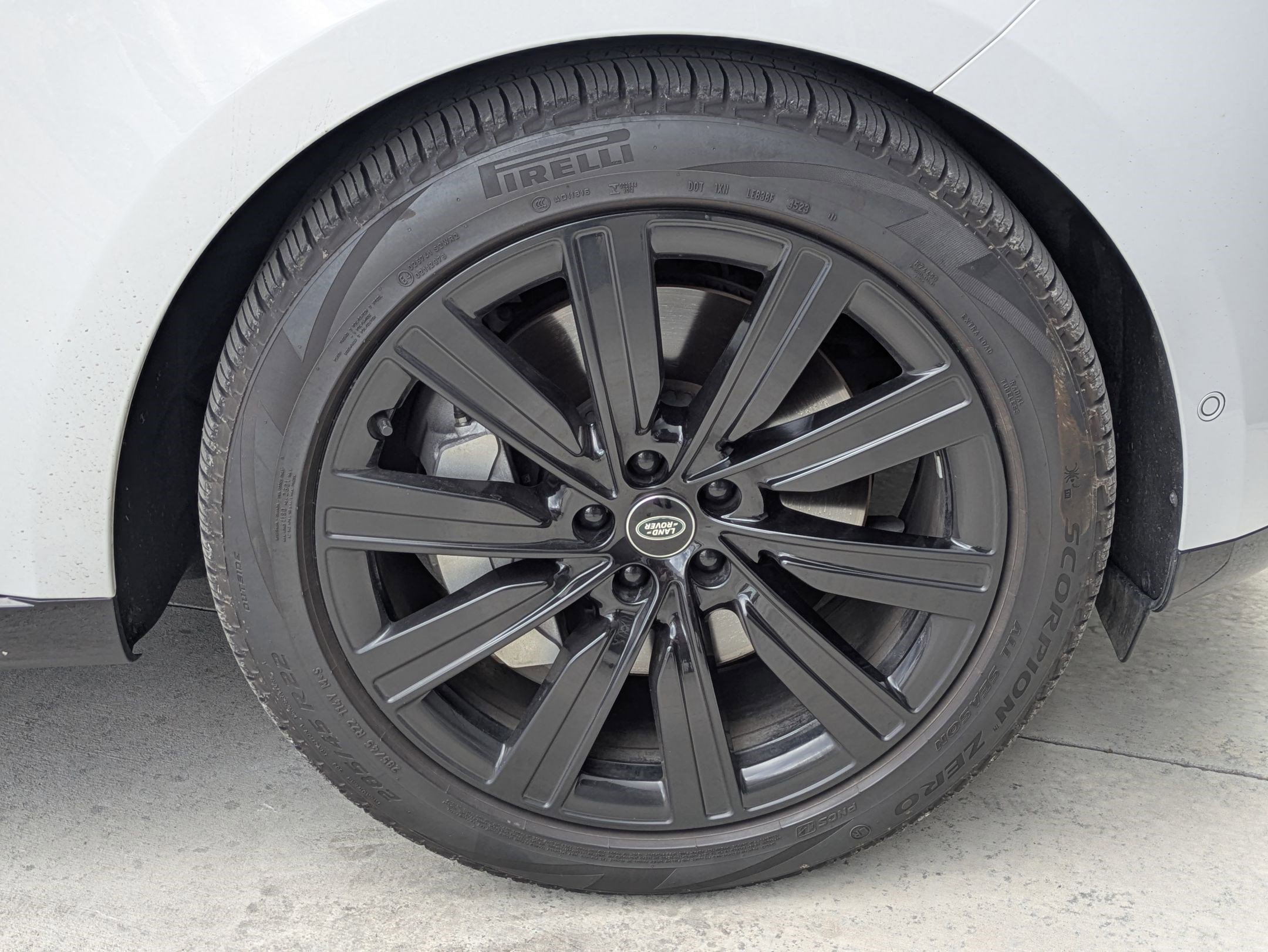 Certified 2023 Land Rover Range Rover SE image 32