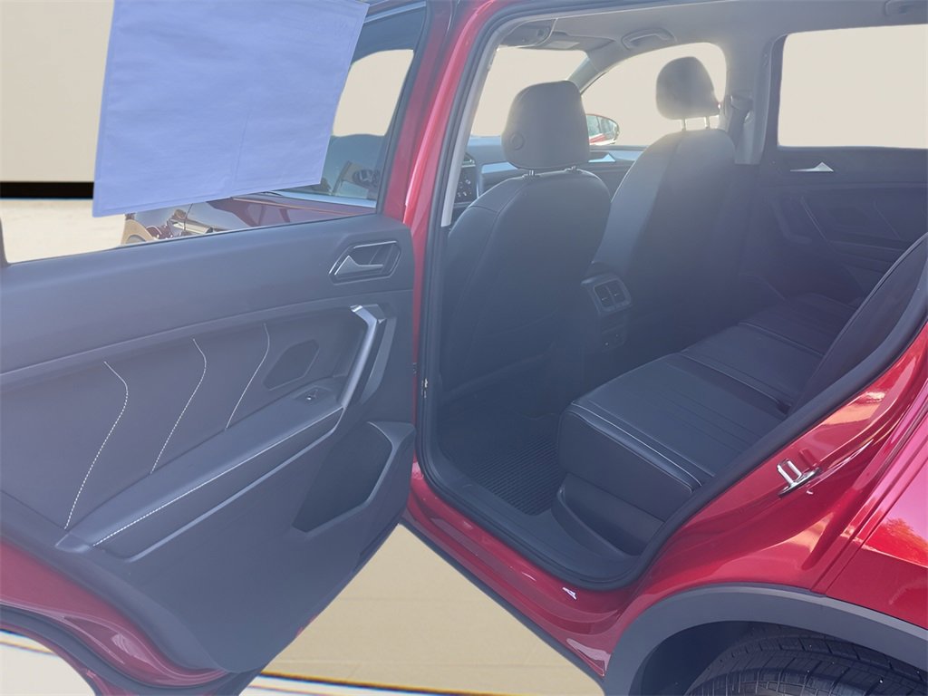 Used 2022 Volkswagen Tiguan SE image 28