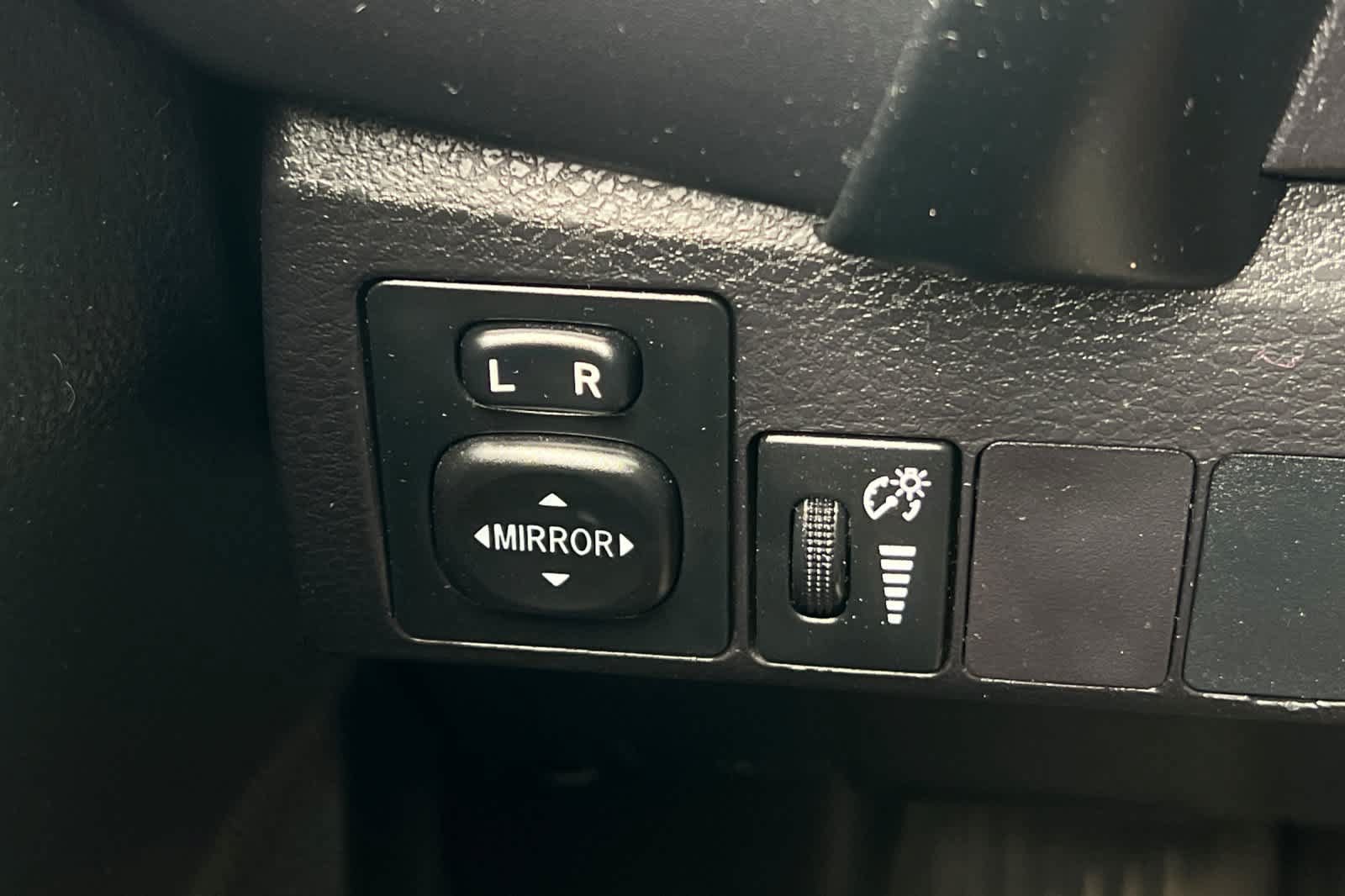 Used 2019 Toyota Corolla LE FWD image 29