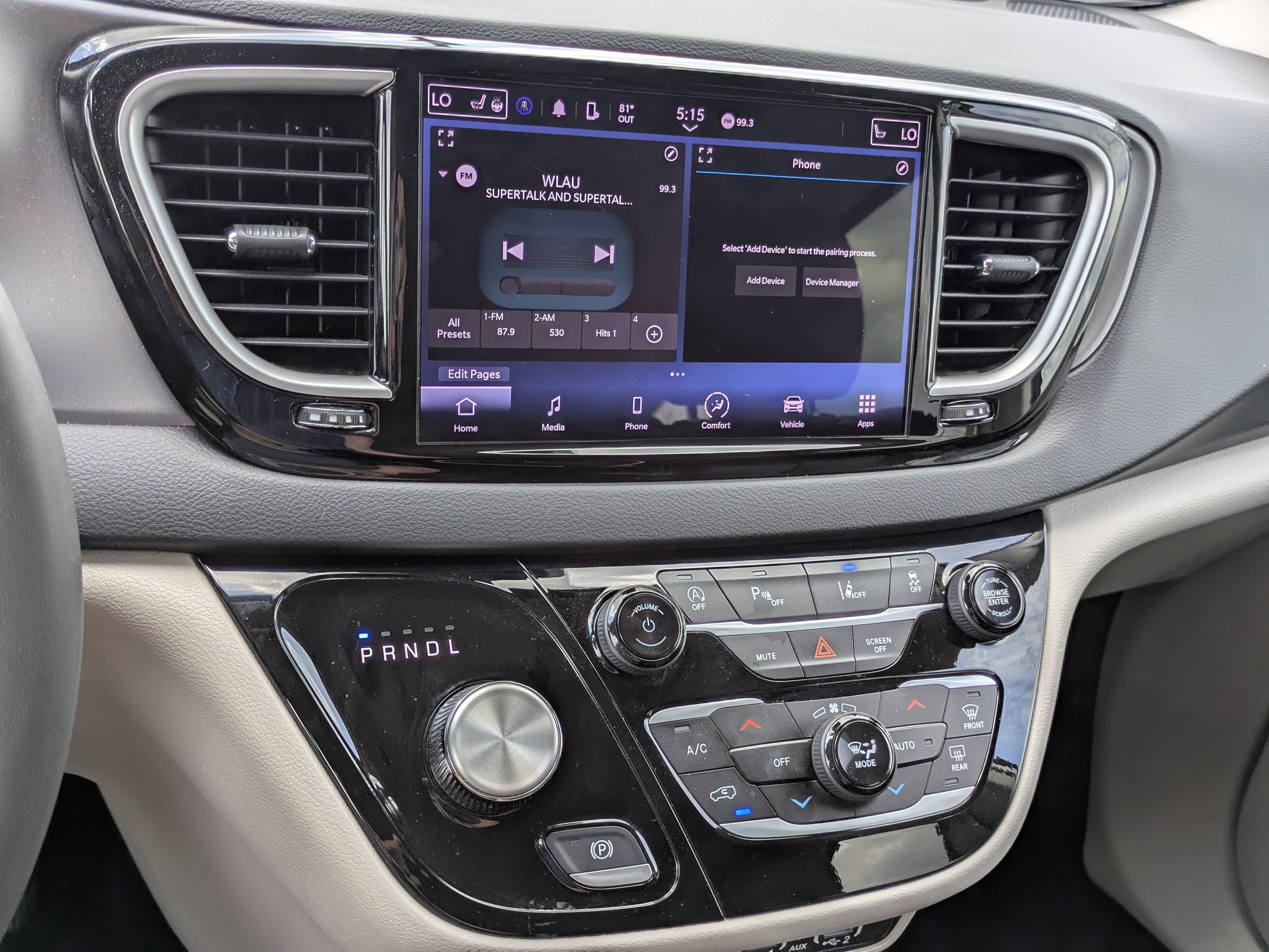 Used 2023 Chrysler Pacifica Touring-L FWD image 10