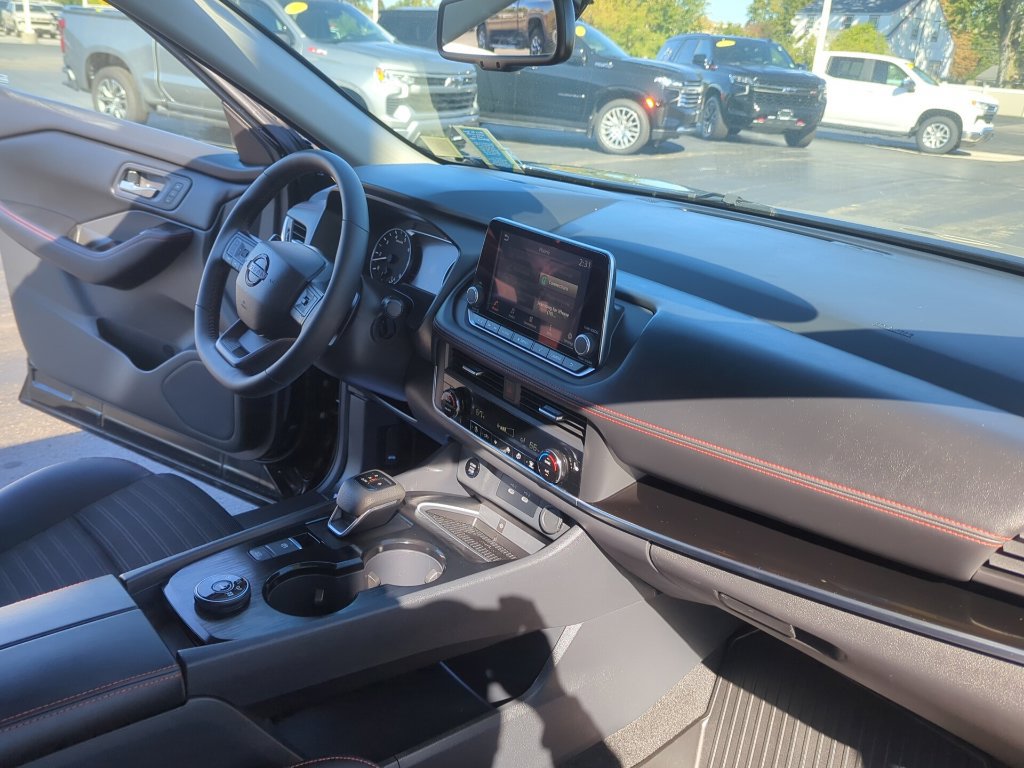 Used 2025 Nissan Rogue SV w/ Rock Creek Premium Package AWD/4WD image 15