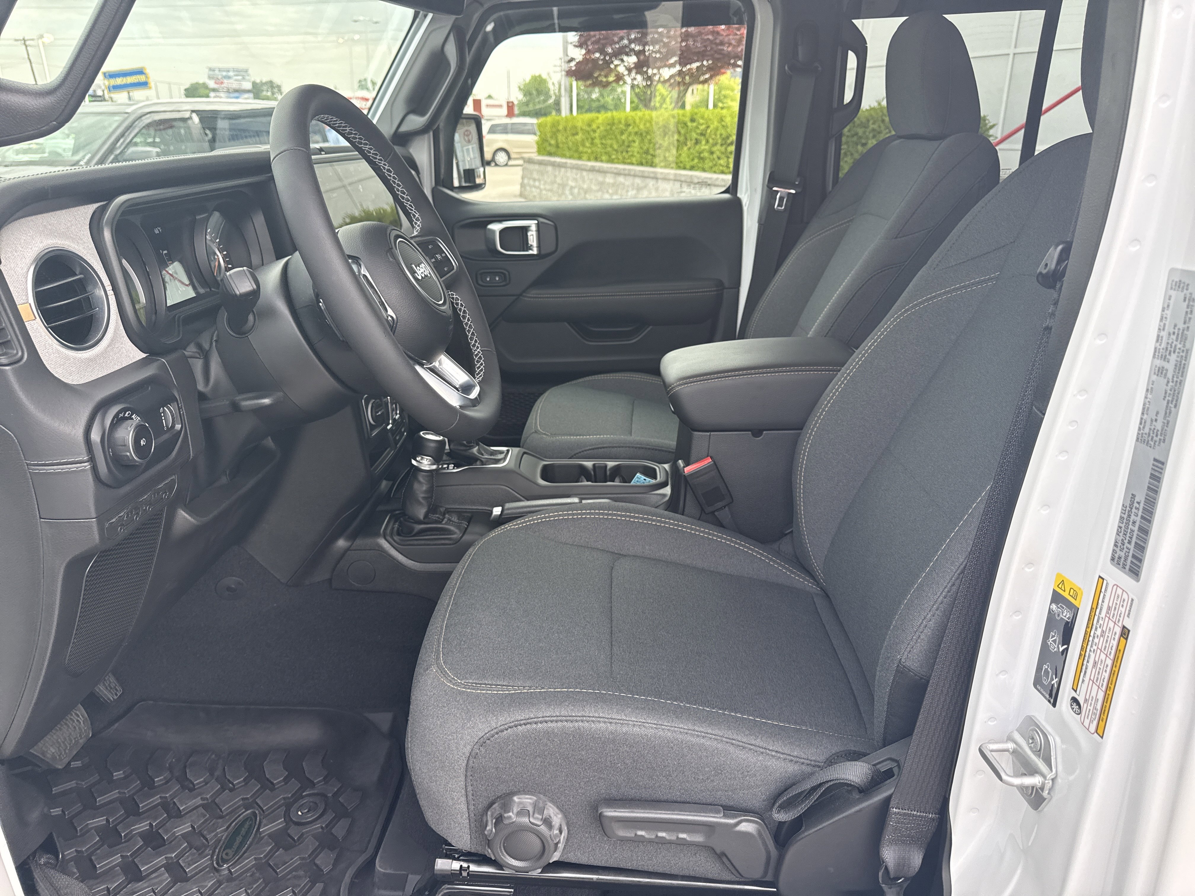Used 2025 Jeep Wrangler Unlimited Sahara AWD/4WD image 10