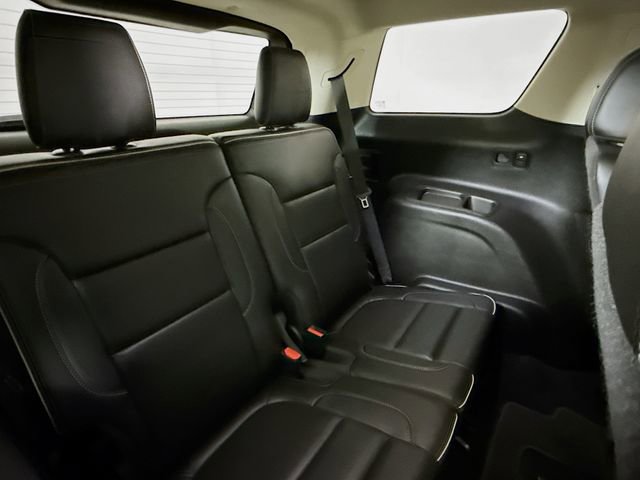 Used 2022 GMC Acadia Denali w/ Denali Technology Package image 28