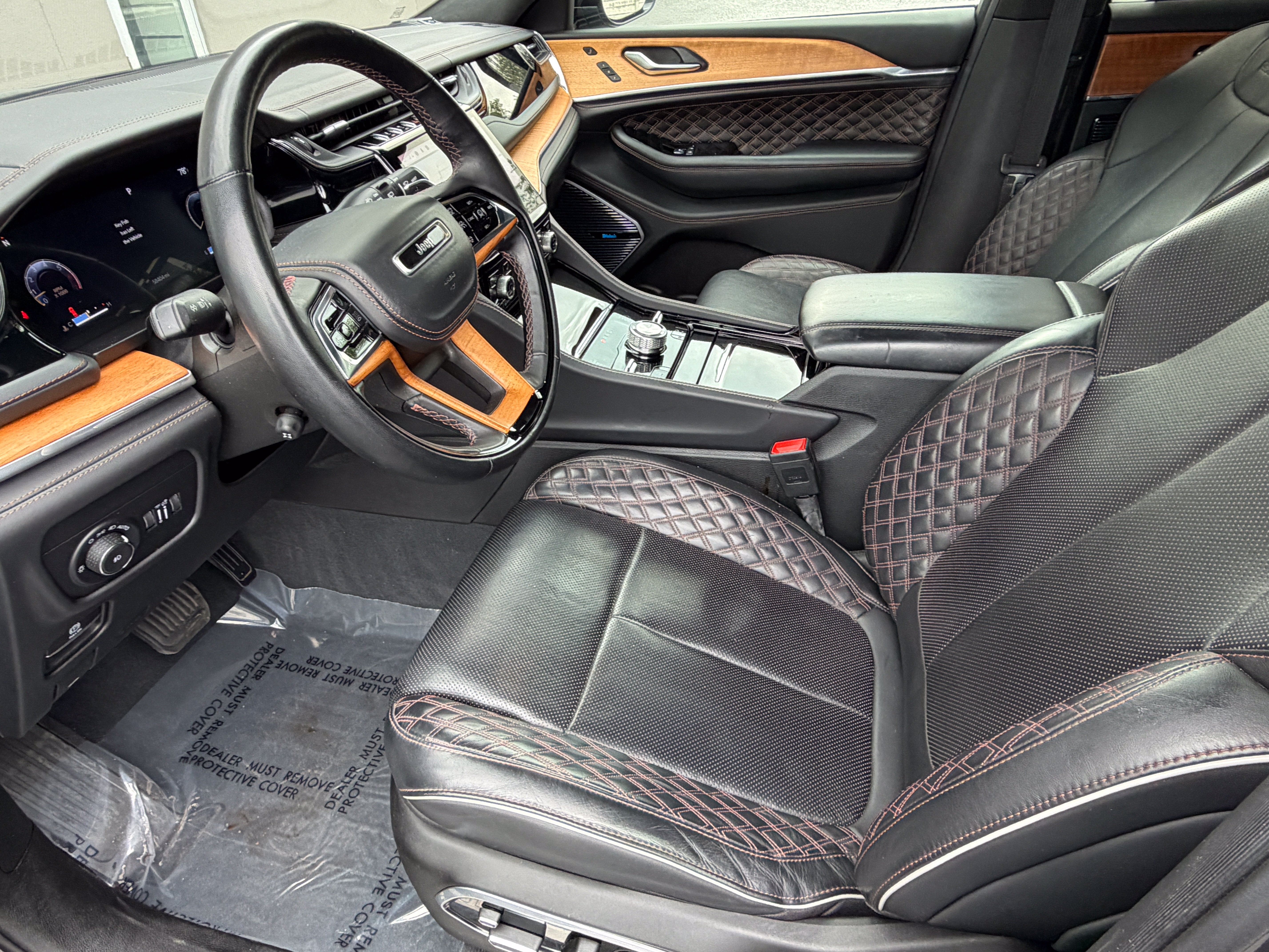 Used 2023 Jeep Grand Cherokee L Summit AWD/4WD image 4
