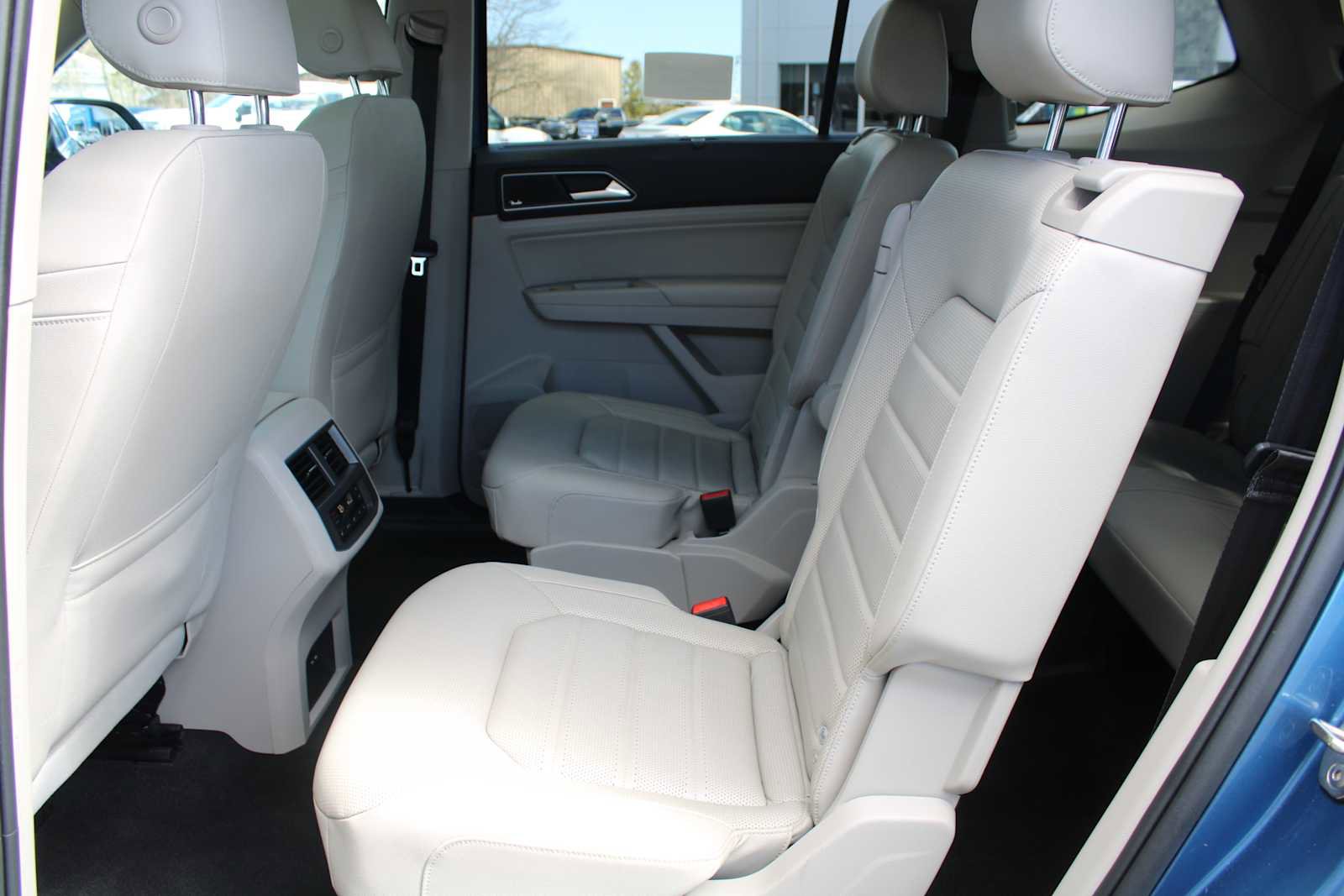 Used 2019 Volkswagen Atlas SEL Premium image 11