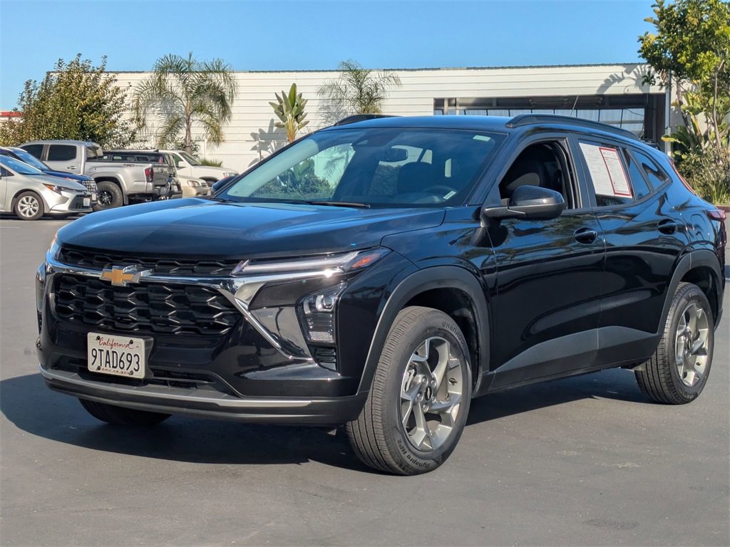 Used 2025 Chevrolet Trax LT w/ LT Convenience Package image 1