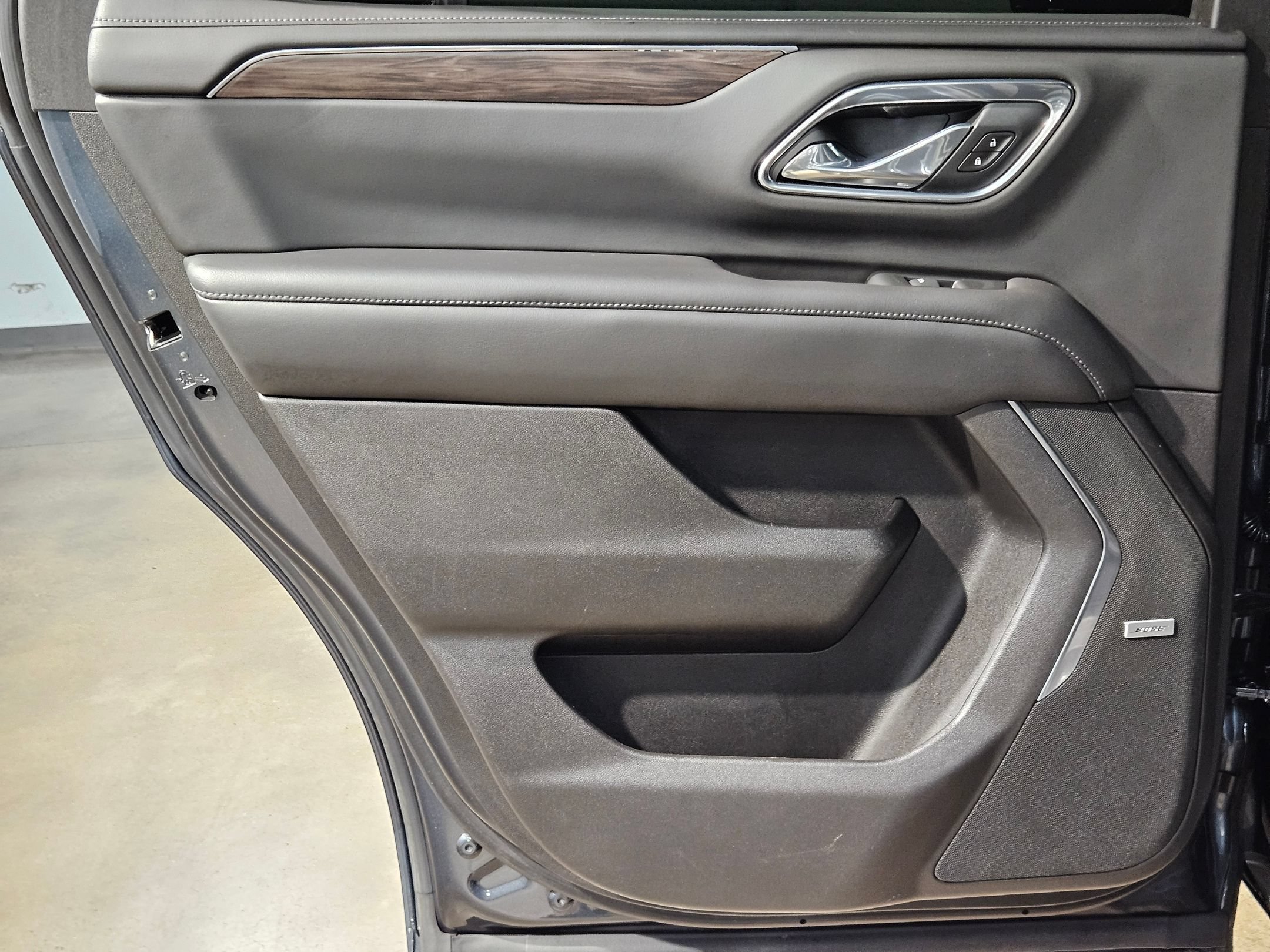 Used 2021 Chevrolet Tahoe Z71 w/ Luxury Package AWD/4WD image 35