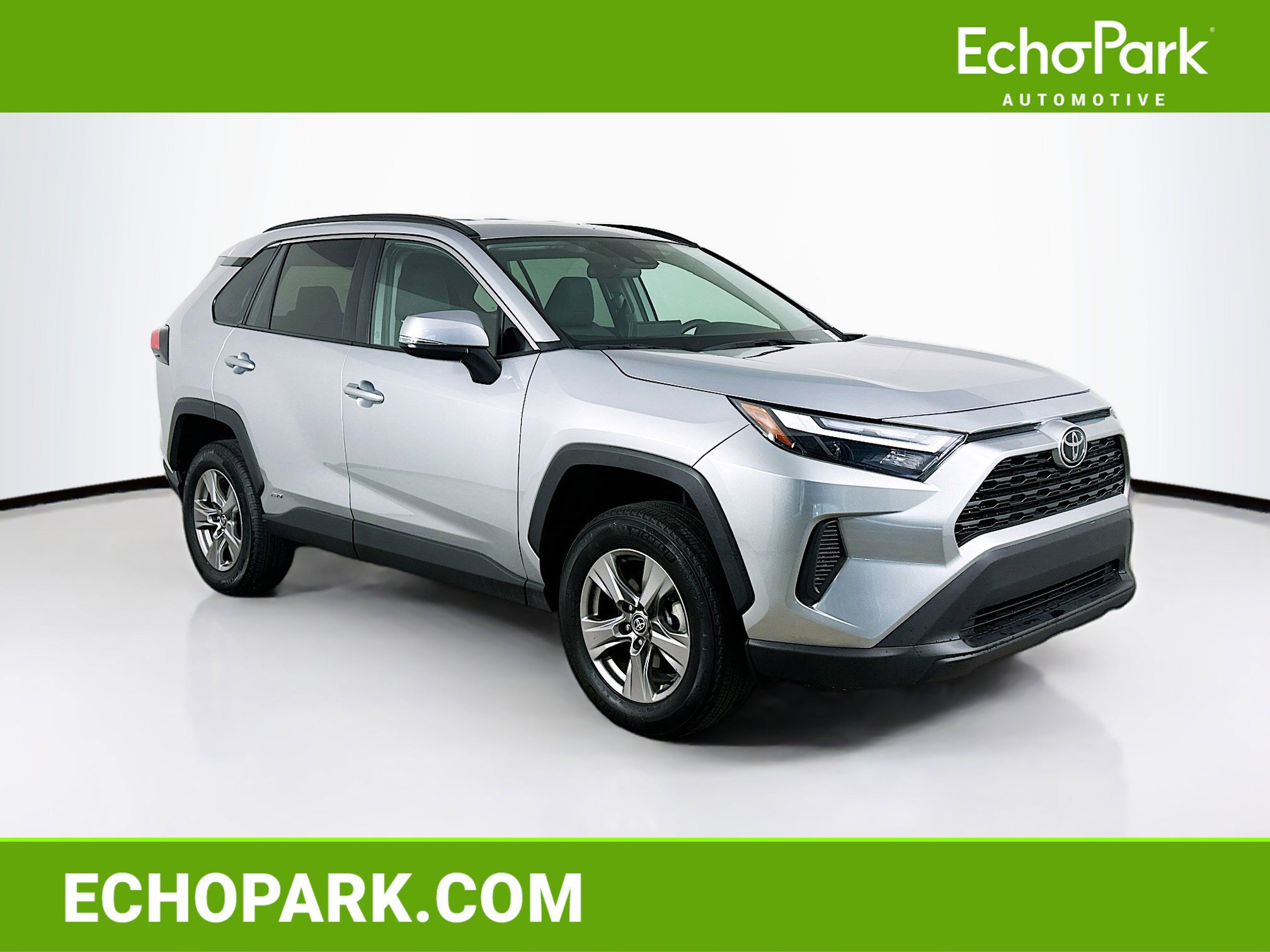 Used 2025 Toyota RAV4 XLE AWD/4WD image 1