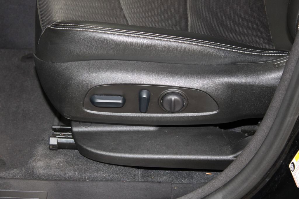 Used 2024 GMC Terrain SLT image 21