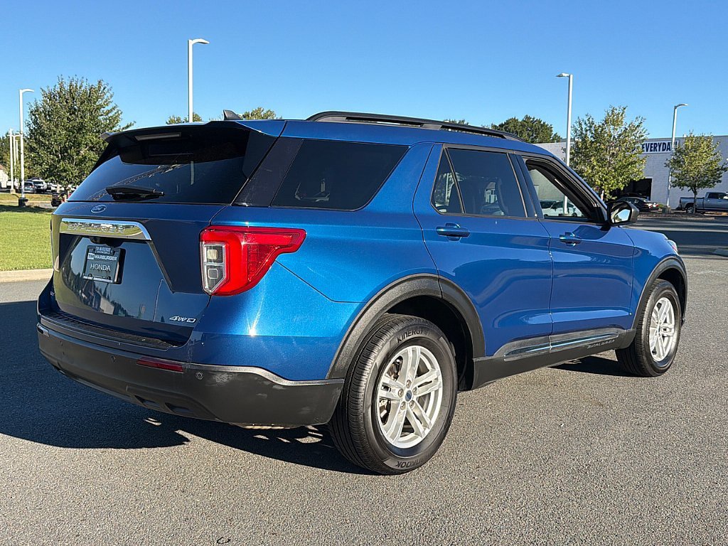 Used 2022 Ford Explorer XLT AWD/4WD image 2