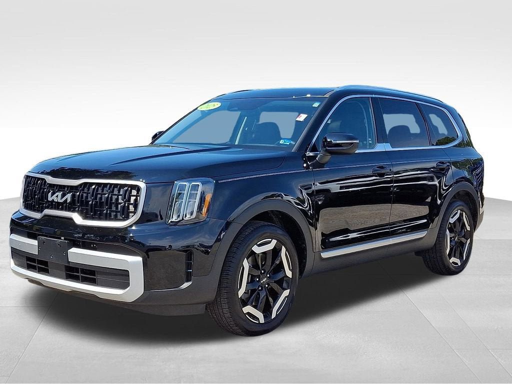 Used 2025 Kia Telluride EX w/ EX Captain's Chair Package FWD image 3