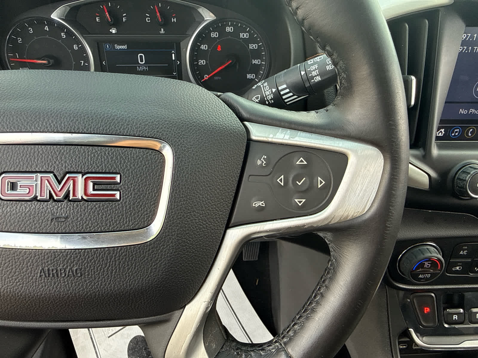Used 2018 GMC Terrain SLE w/ Driver Convenience Package FWD image 17