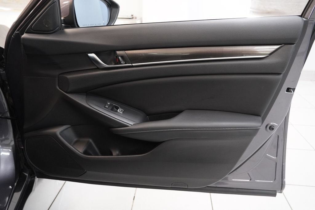 Used 2018 Honda Accord Sport image 32