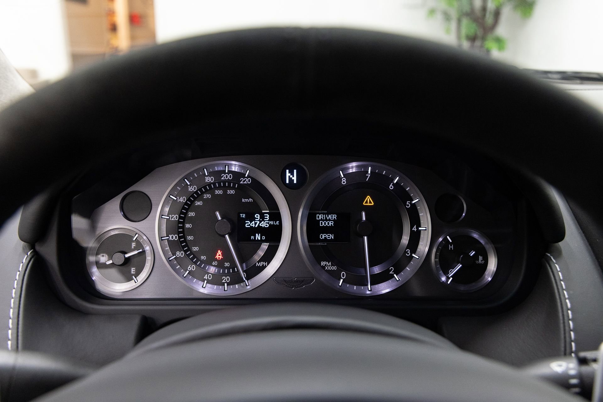 Used 2011 Aston Martin V8 Vantage S RWD image 14