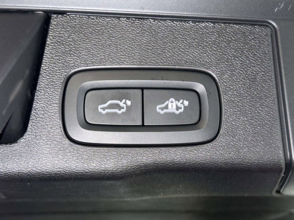 Used 2023 Volvo XC60 T8 Plus w/ Climate Package image 18