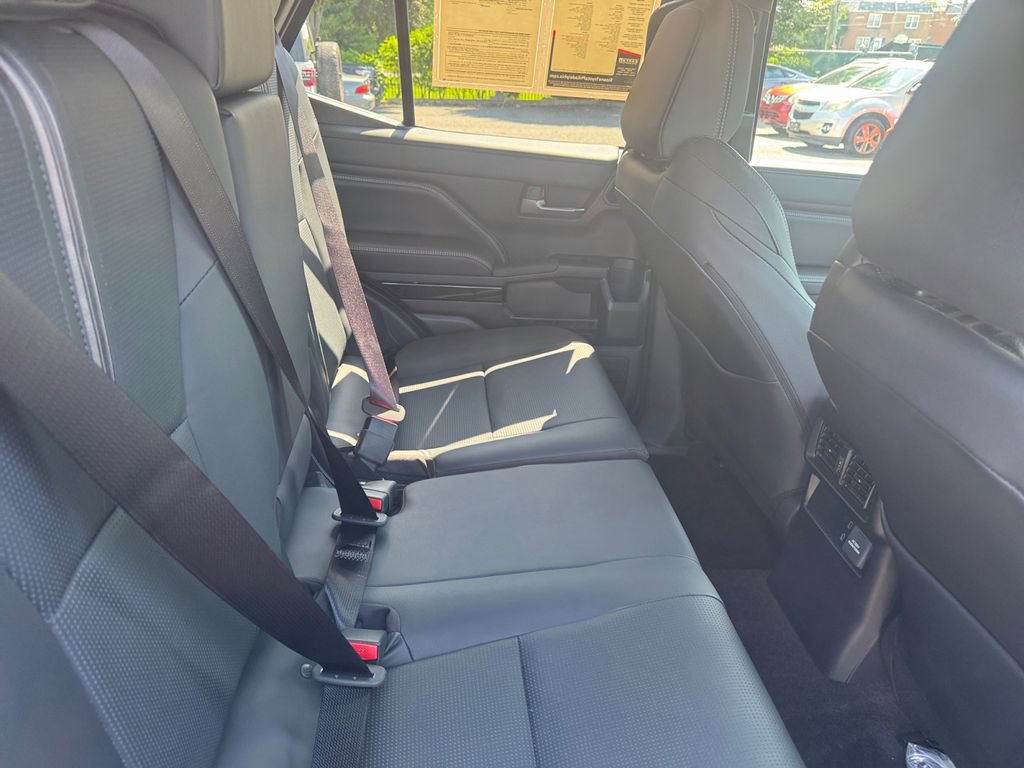 Used 2025 Toyota 4Runner Limited AWD/4WD image 18