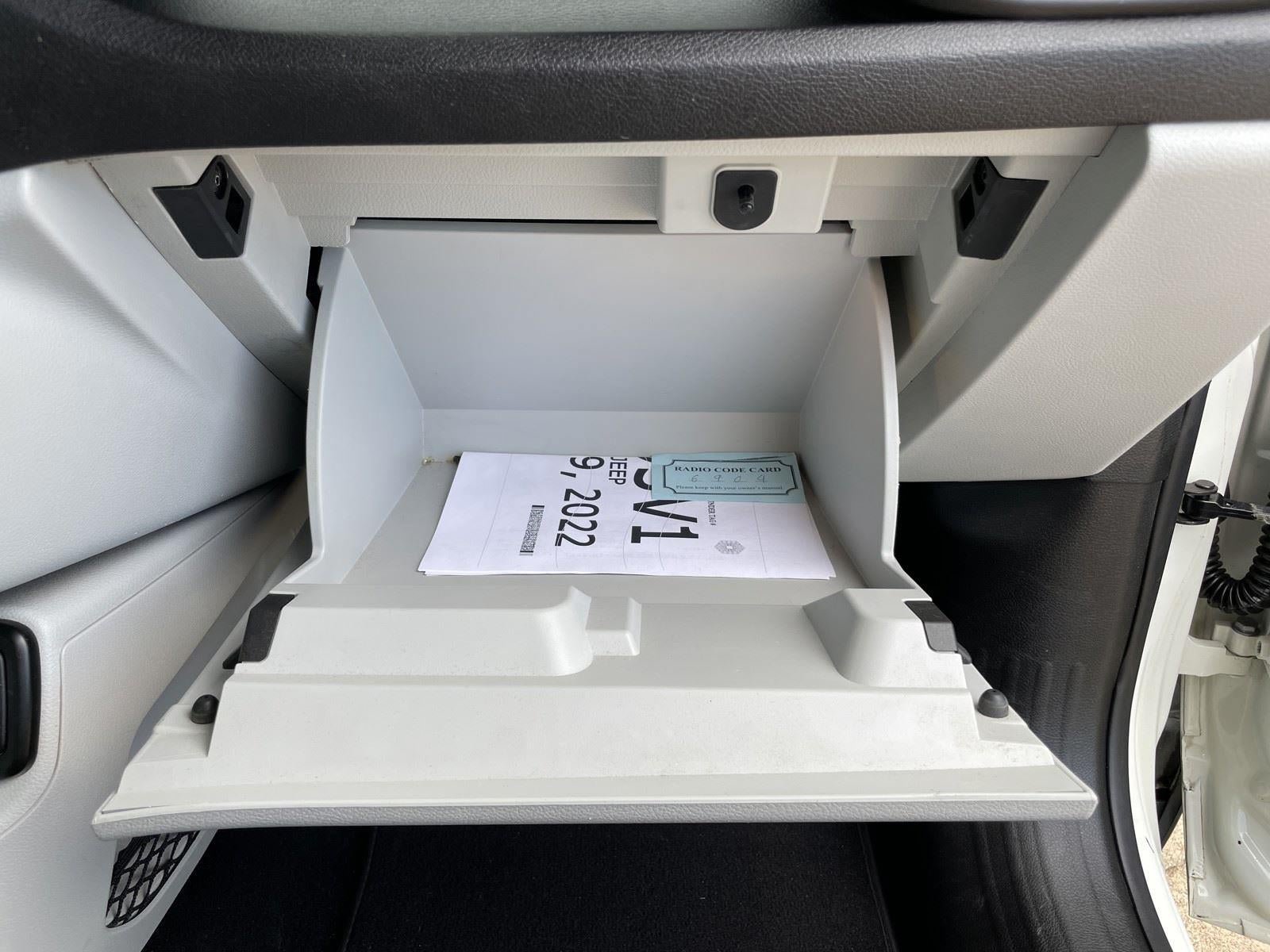 Used 2018 Jeep Renegade Limited w/ UConnect 8.4 Nav Group FWD image 46