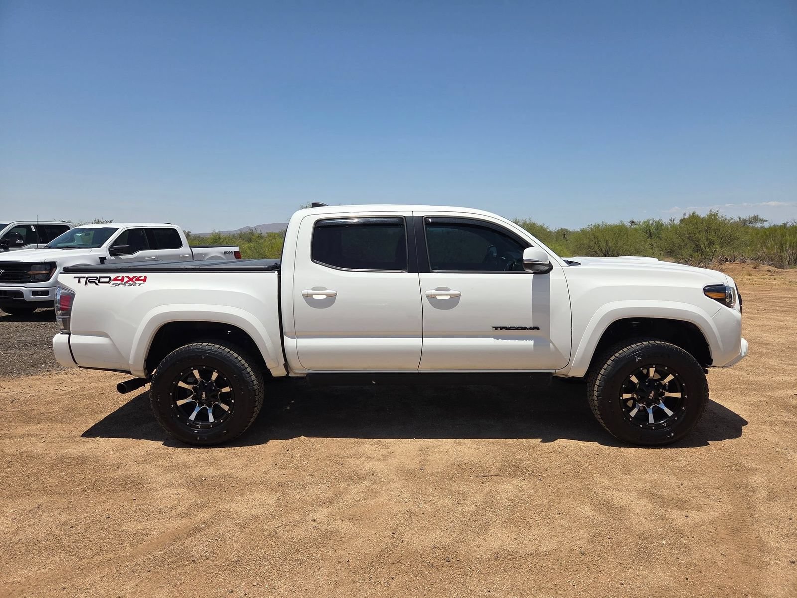 Used 2020 Toyota Tacoma TRD Sport w/ TRD Premium Sport Package AWD/4WD image 5