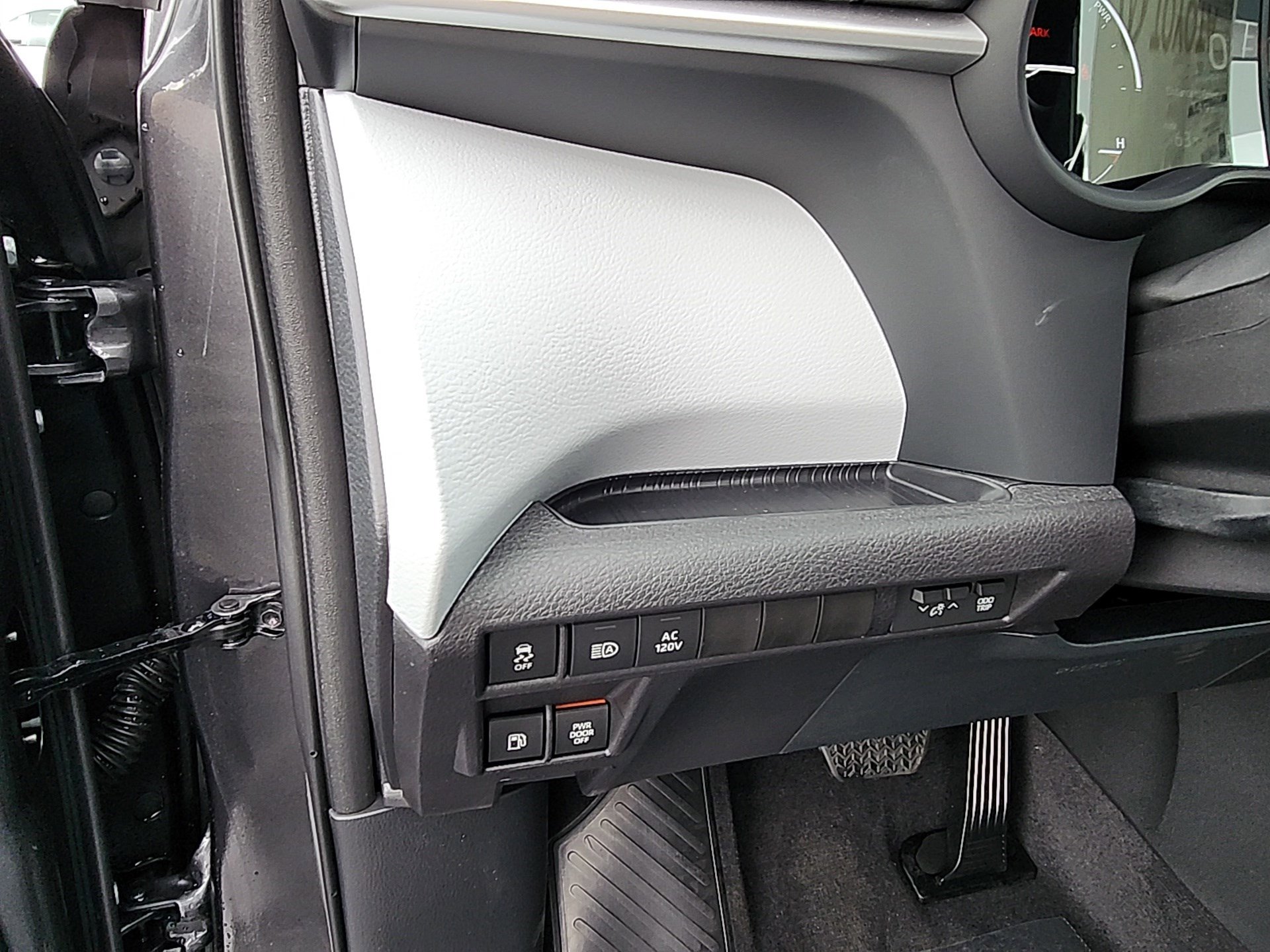 New 2025 Toyota Sienna XLE image 12