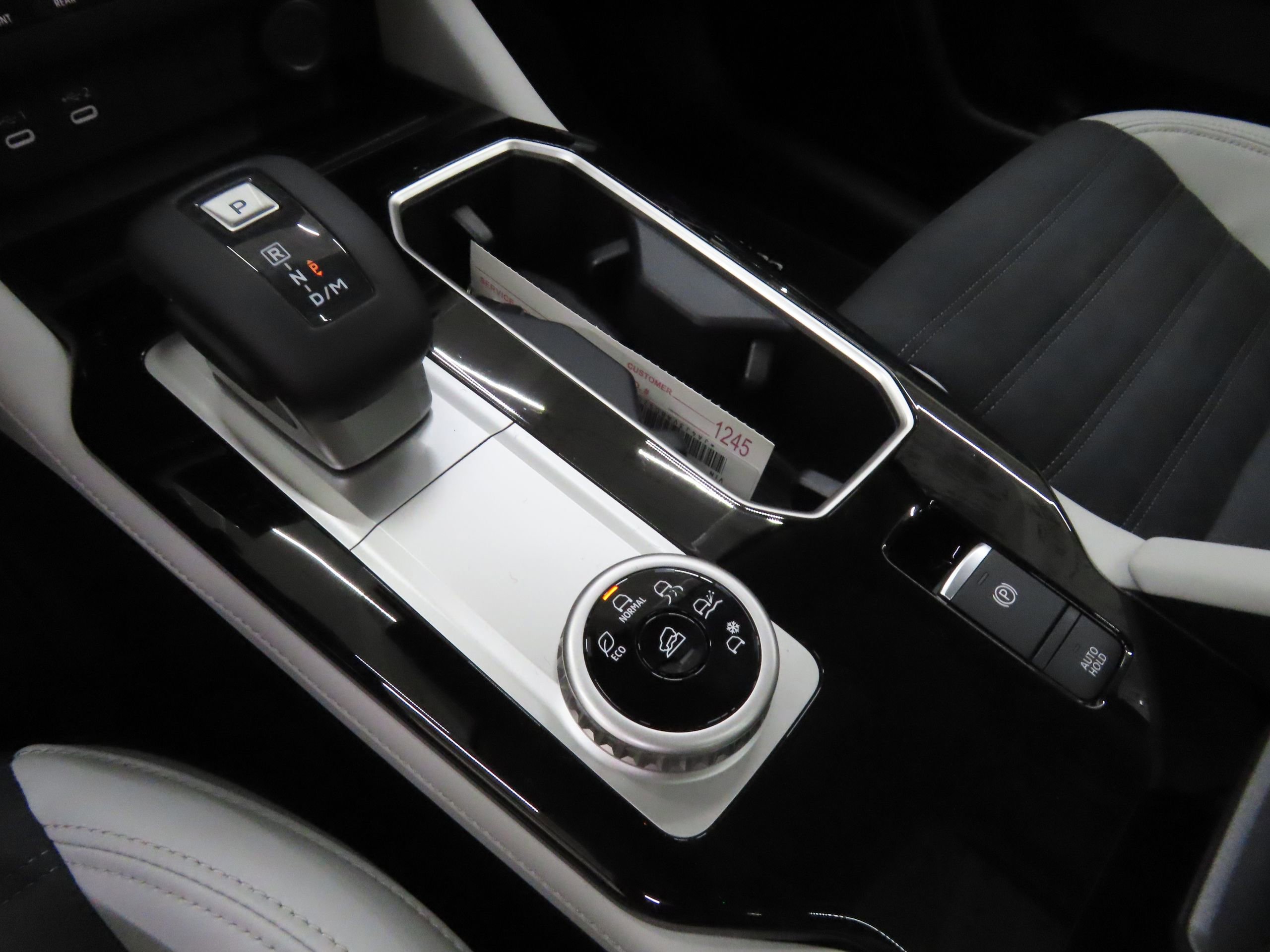 New 2025 Mitsubishi Outlander SE image 15