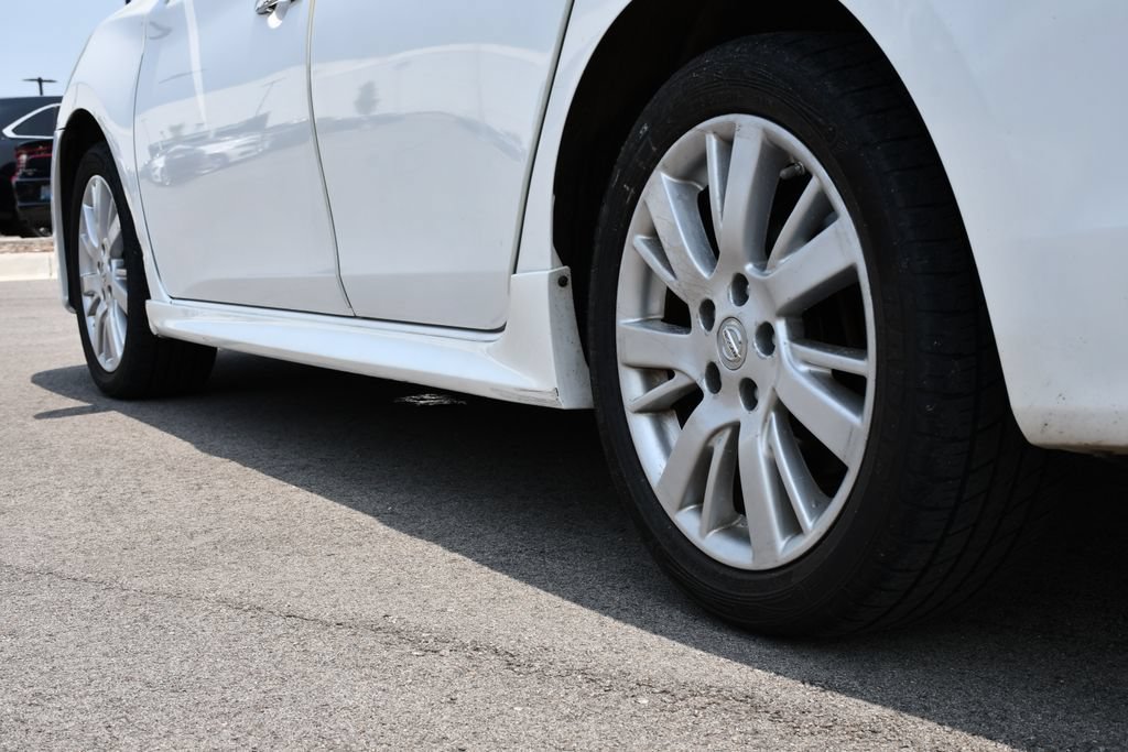 Used 2014 Nissan Sentra SR w/ Premium Package FWD image 12