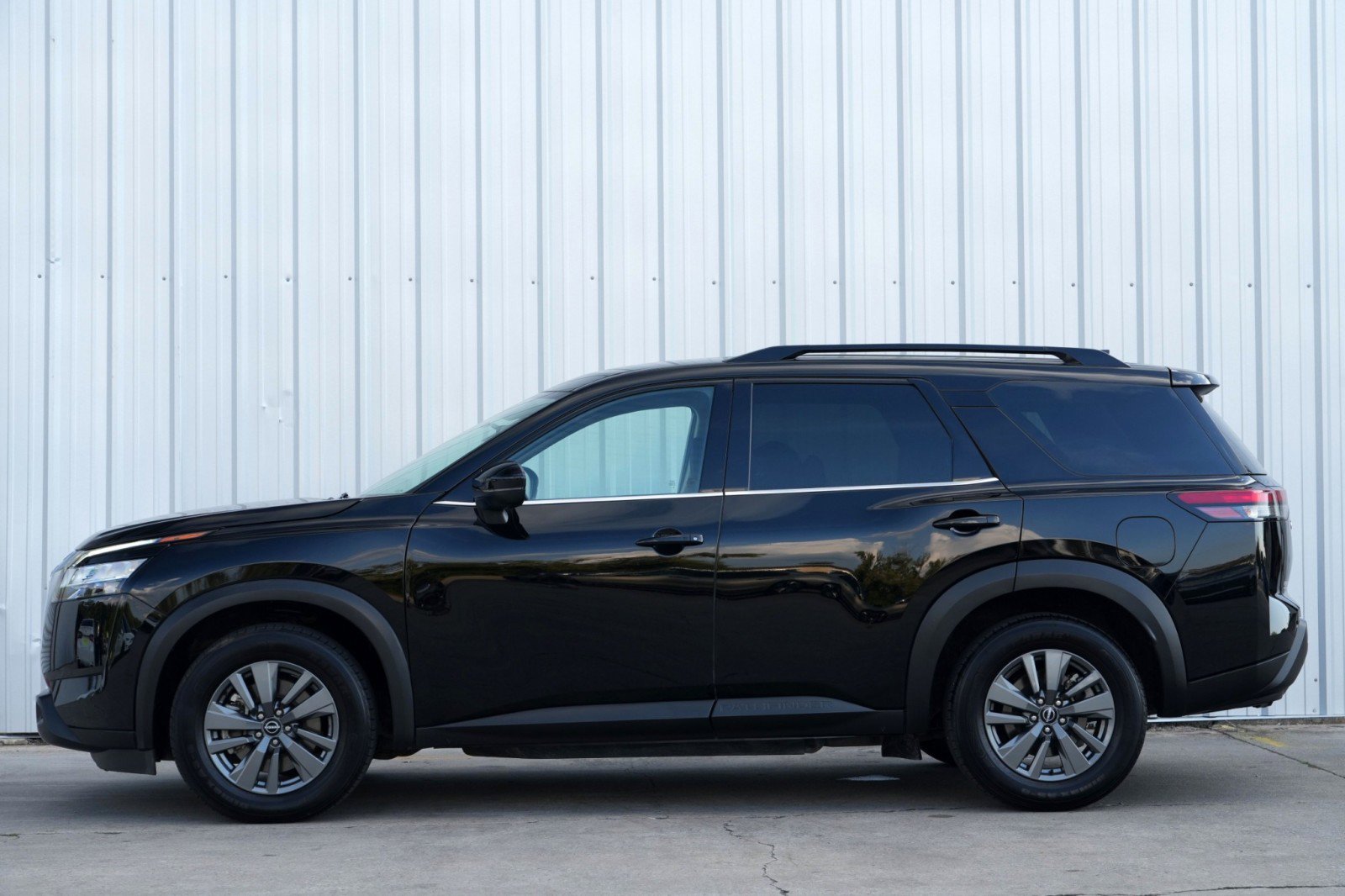 Used 2022 Nissan Pathfinder SV image 8