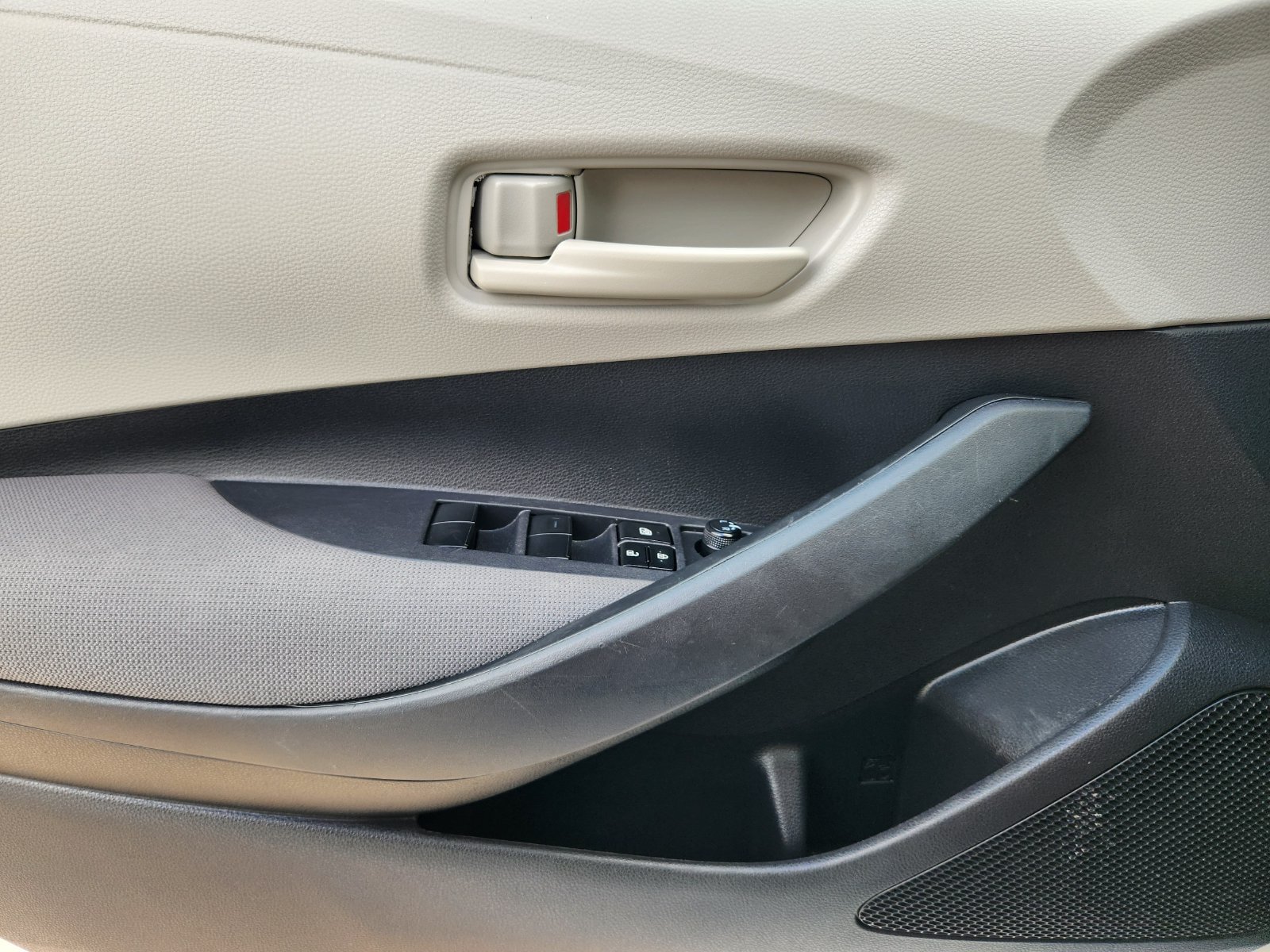 Used 2024 Toyota Corolla LE FWD image 29