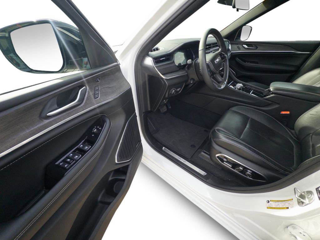 Used 2023 Jeep Grand Cherokee Overland w/ Luxury Tech Group IV image 11