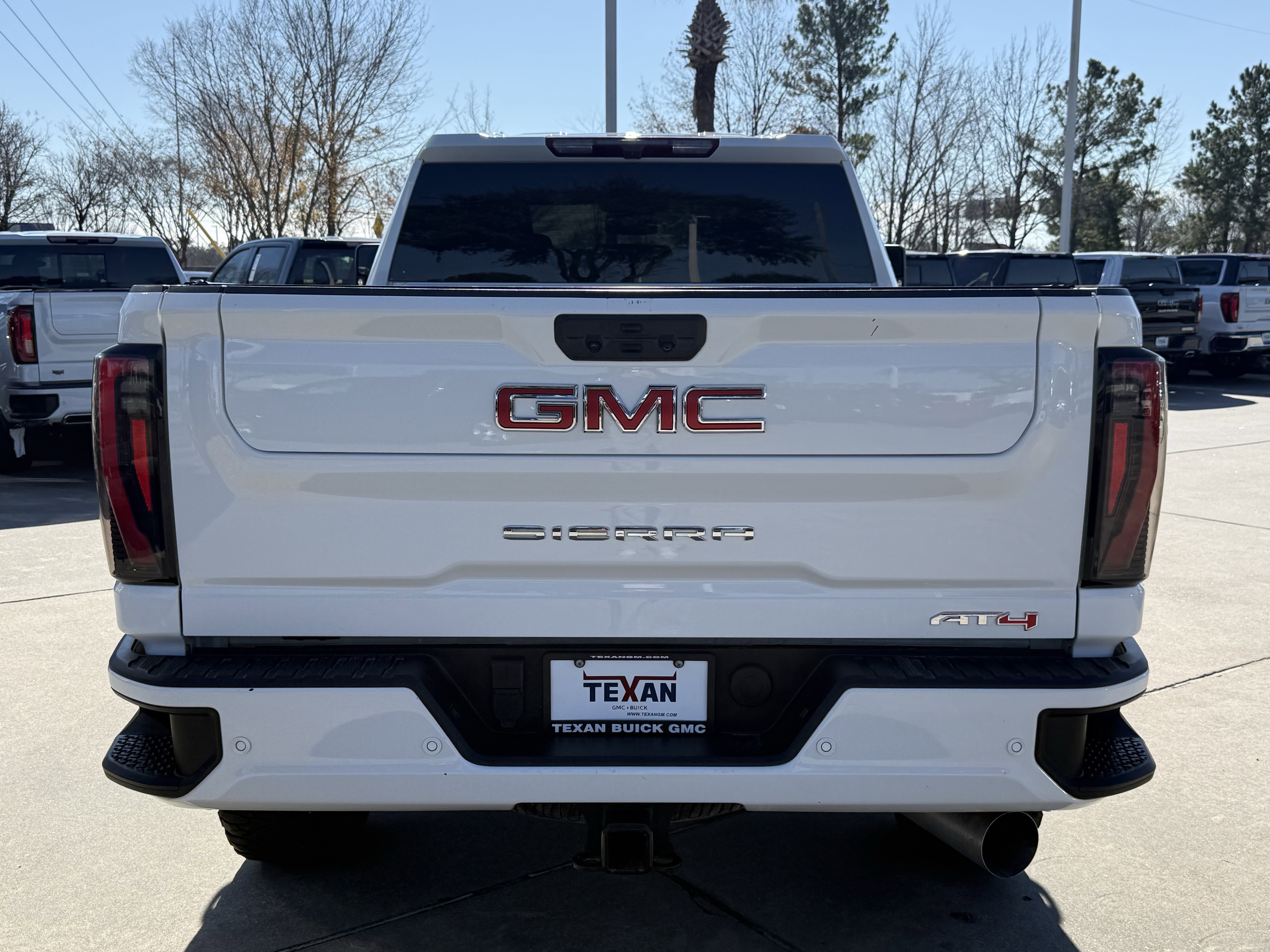 Used 2024 GMC Sierra 2500 AT4 image 5