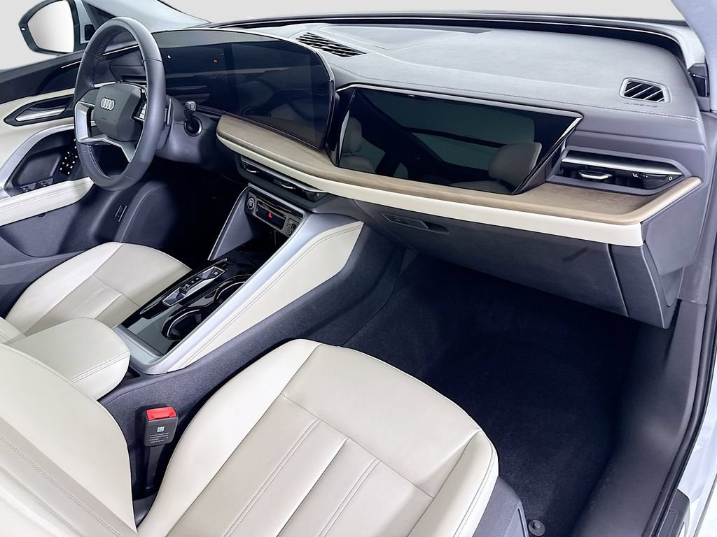 Certified 2025 Audi Q5 Premium AWD/4WD image 17