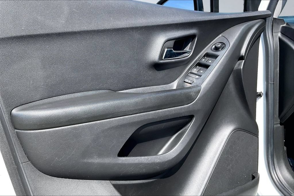 Used 2022 Chevrolet Trax LS w/ Tint and Cruise Package FWD image 22