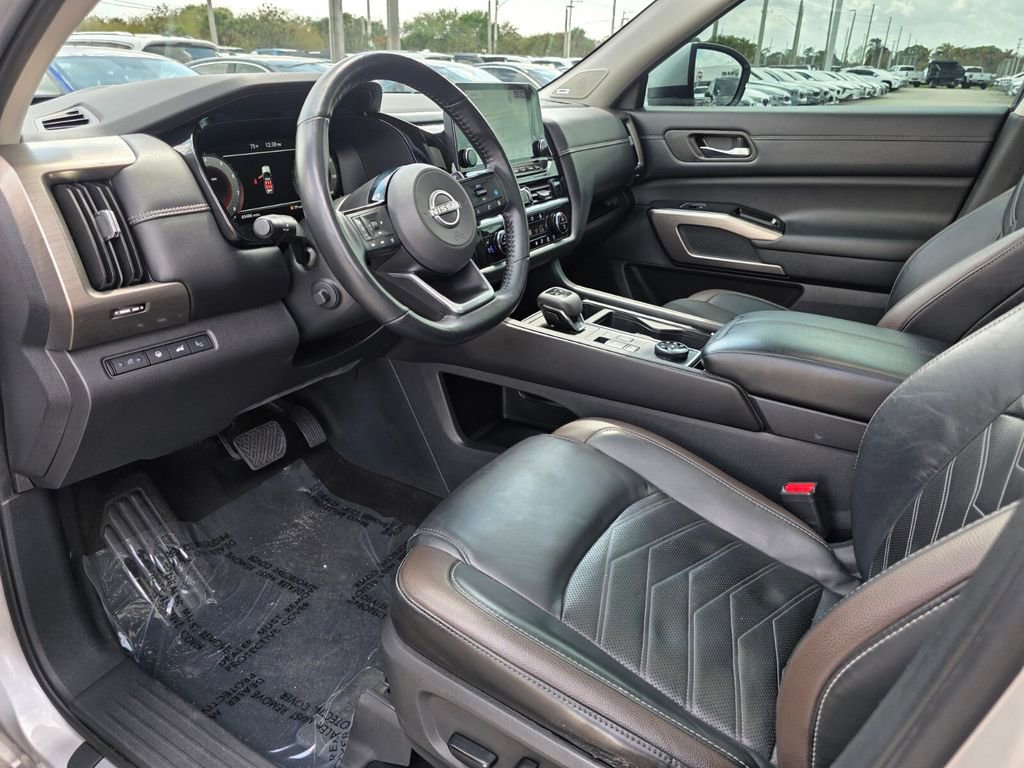 Used 2024 Nissan Pathfinder Platinum w/ Cargo Package image 26