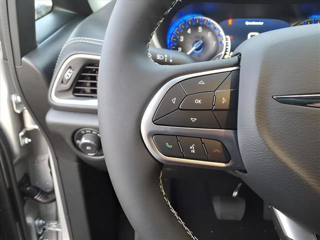 New 2026 Chrysler Pacifica Select FWD image 16