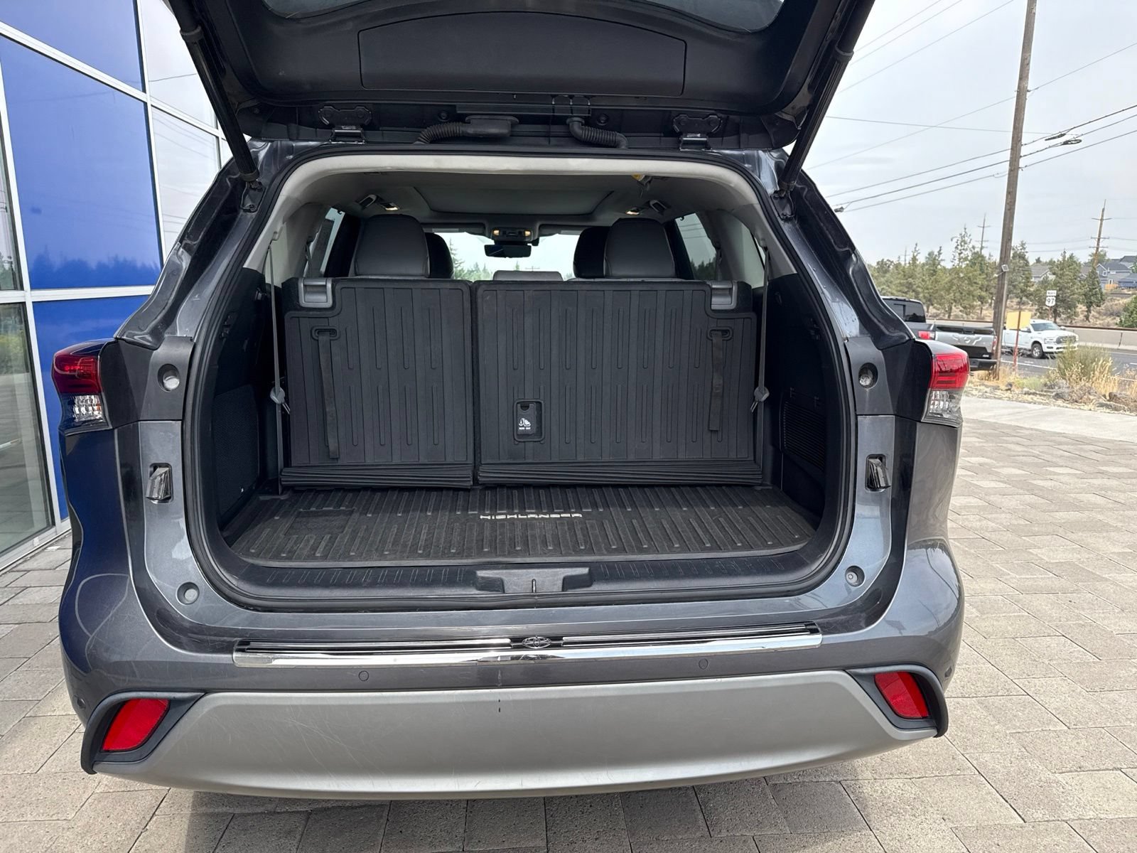 Used 2020 Toyota Highlander Platinum AWD/4WD image 9