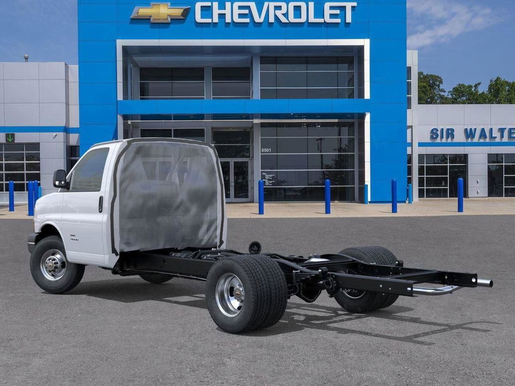 New 2025 Chevrolet Express 3500 Work Van w/ Power Convenience Package image 3