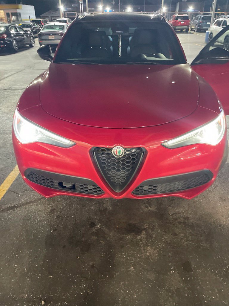Used 2022 Alfa Romeo Stelvio Veloce AWD/4WD image 3
