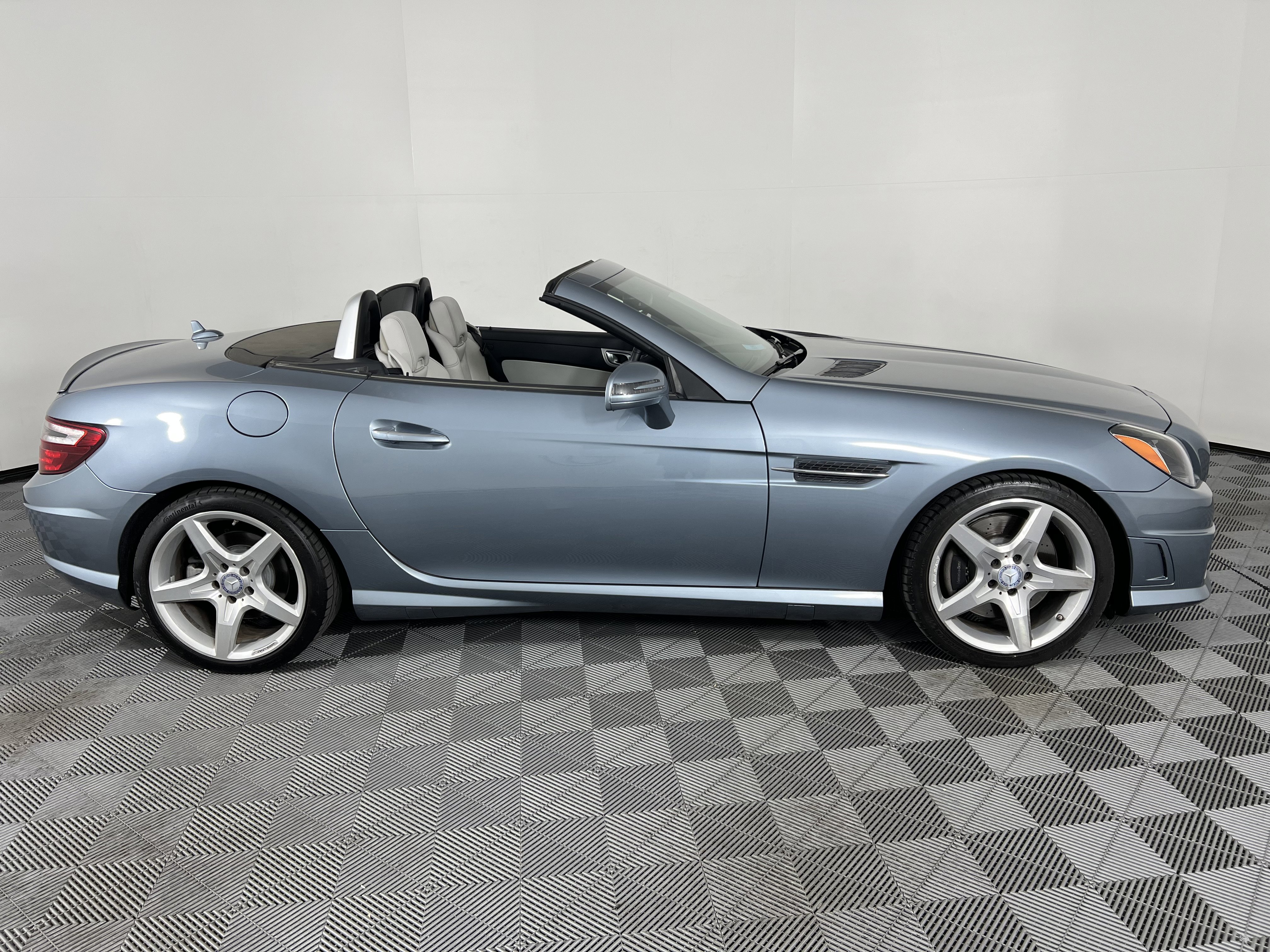 Used 2012 Mercedes-Benz SLK 350 image 21