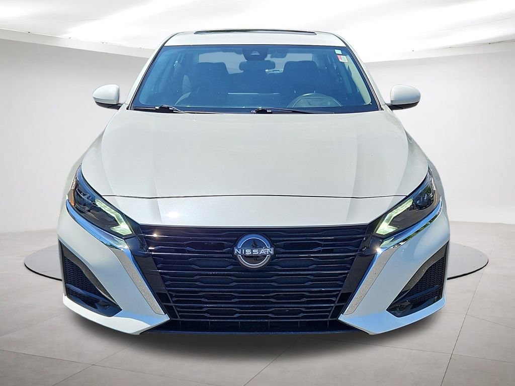 Used 2025 Nissan Altima 2.5 SV w/ SV Premium Package FWD image 2