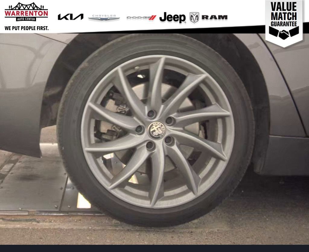 Used 2024 Alfa Romeo Giulia Ti AWD/4WD image 16