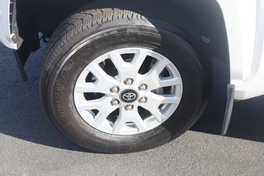 Used 2025 Toyota Tacoma SR5 AWD/4WD image 28