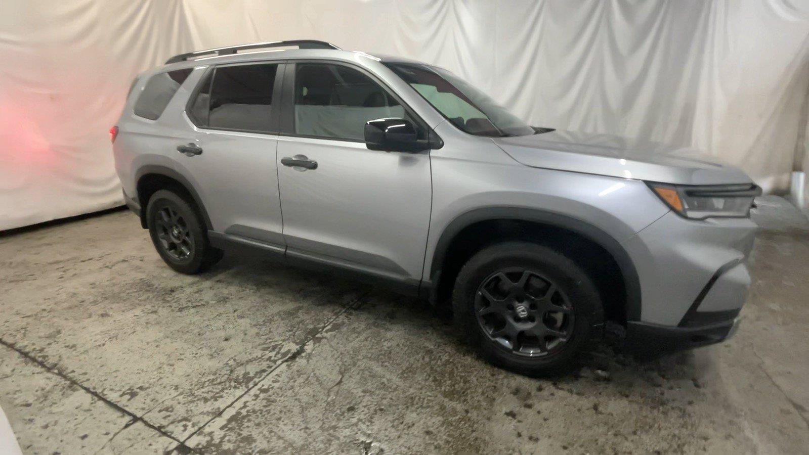 Certified 2025 Honda Pilot TrailSport image 3
