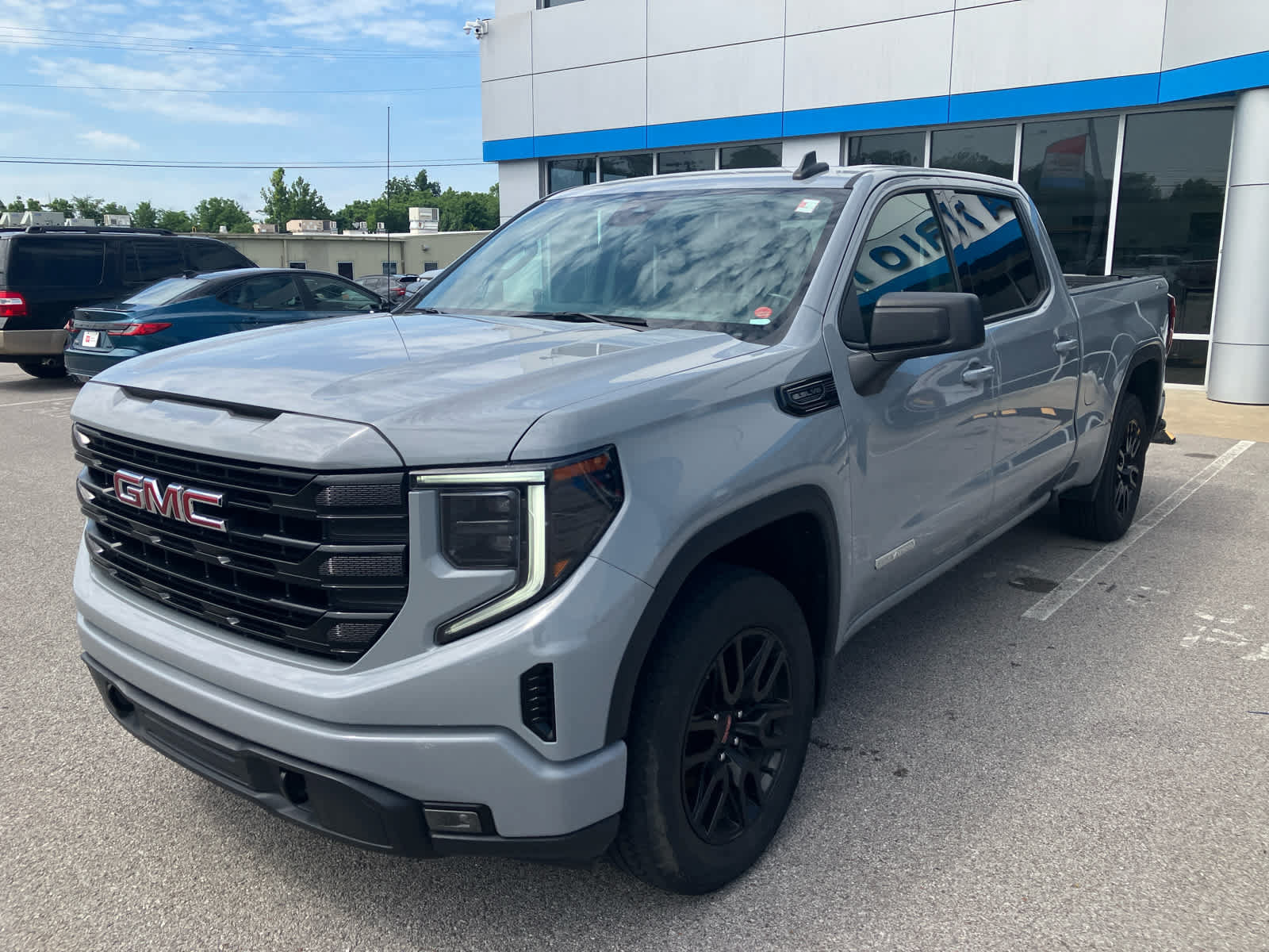 Used 2024 GMC Sierra 1500 Elevation w/ X31 Off-Road Package AWD/4WD image 3