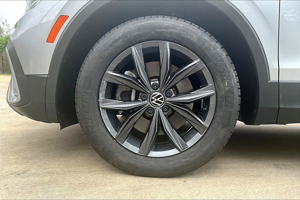 Used 2022 Volkswagen Tiguan SE image 12