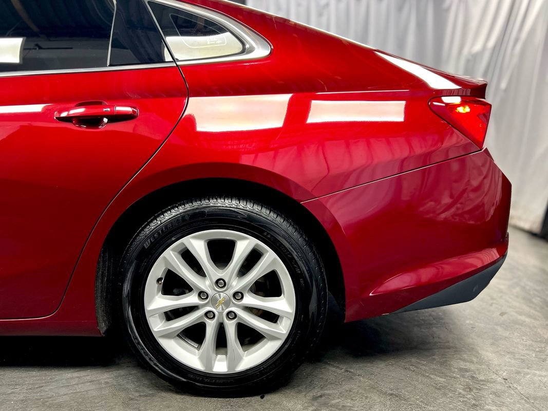 Used 2018 Chevrolet Malibu LT w/ Driver Confidence Package image 11