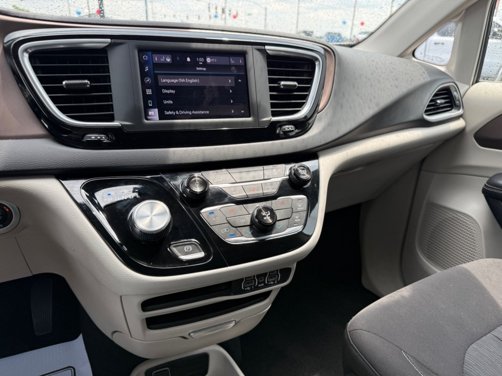 Used 2023 Chrysler Voyager LX FWD image 11