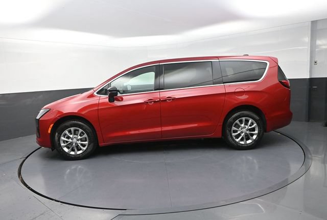 New 2027 Chrysler Pacifica Select AWD/4WD image 6