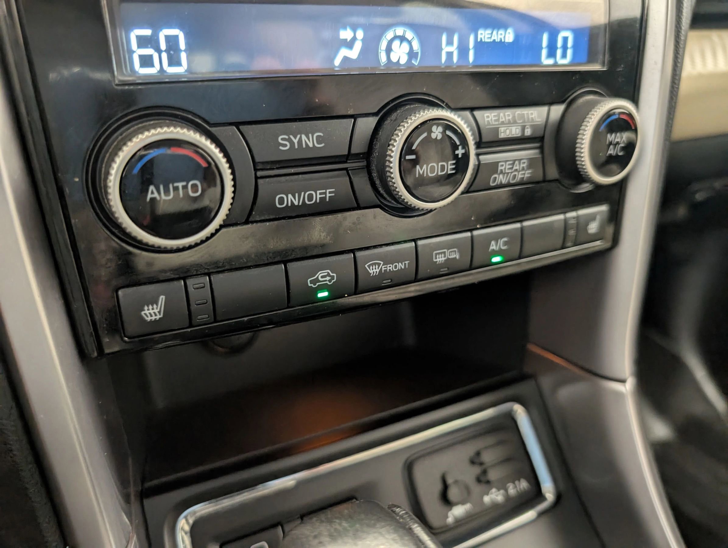 Used 2019 Subaru Ascent Premium image 23