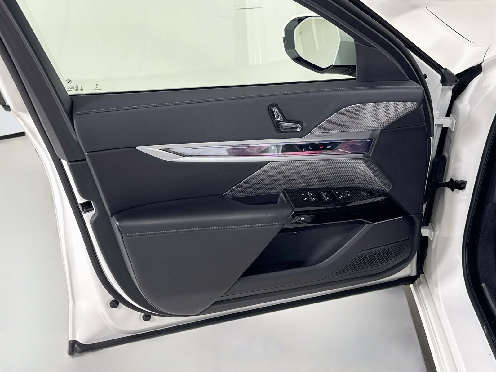 Used 2026 BMW 740i RWD image 15