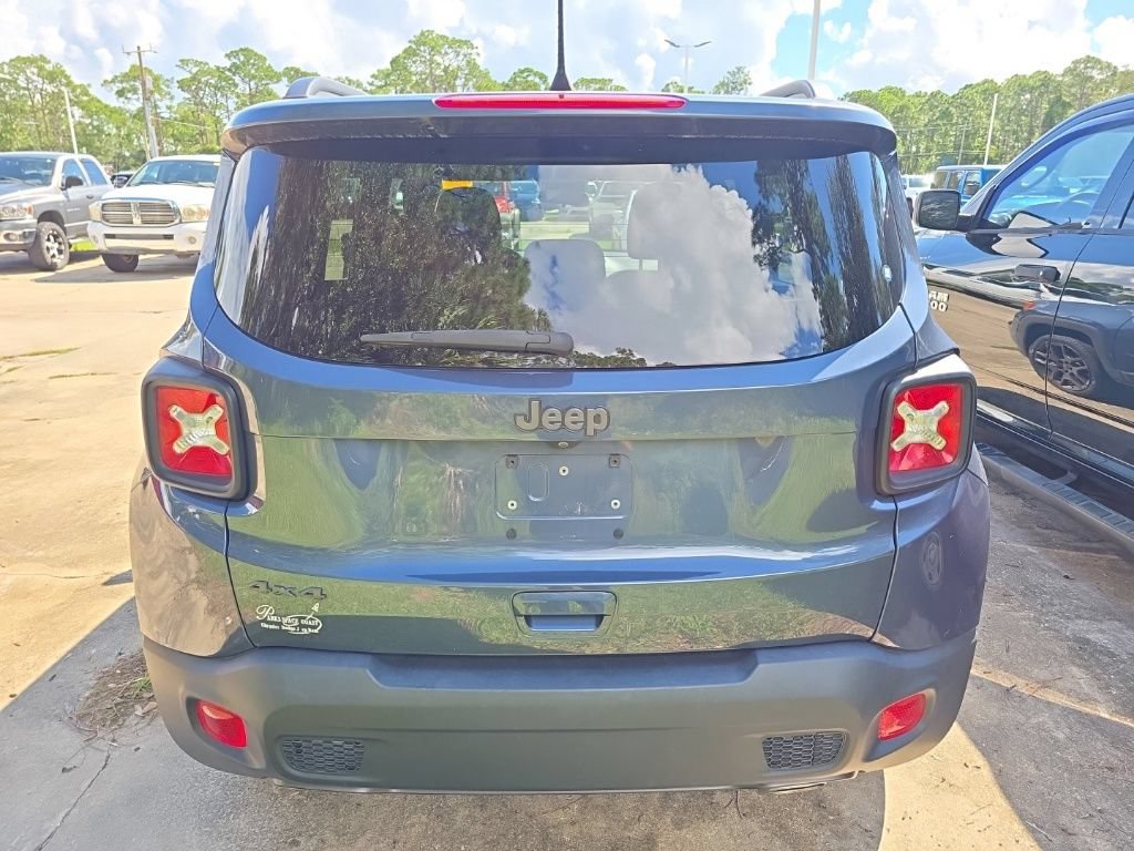 Used 2021 Jeep Renegade Latitude w/ Sun & Sound Group AWD/4WD image 3