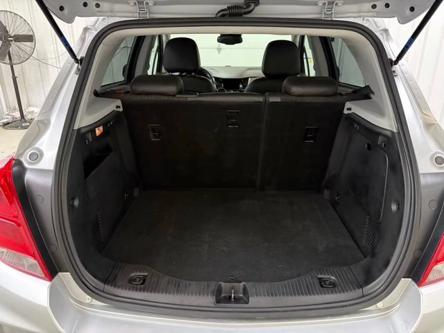 Used 2020 Chevrolet Trax LT w/ LT Convenience Package AWD/4WD image 11